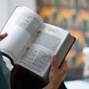 NKJV, Personal Size Reference Bible, Sovereign Collection, Leathersoft, Black, Red Letter, Comfort Print