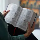 NKJV, Personal Size Reference Bible, Sovereign Collection, Leathersoft, Black, Red Letter, Comfort Print