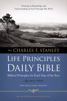 NKJV Life Principles Daily Bible: Paperback