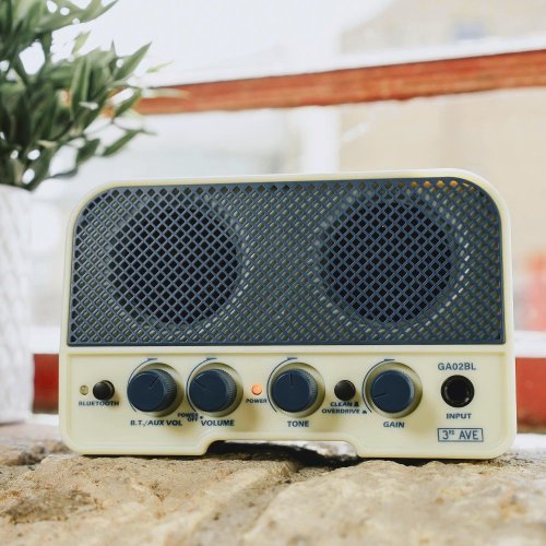 3rd Avenue Mini Guitar Amplifier/ Bluetooth Speaker