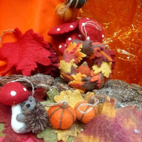 Handmade Felt Autumn Leaves & Pumpkin Wreath Home Decoration