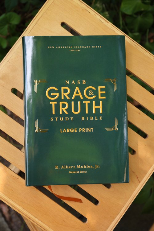 NASB, The Grace and Truth Study Bible (Trustworthy and Practical Insights), Large Print, Hardcover, Green, Red Letter, 1995 Text, Comfort Print