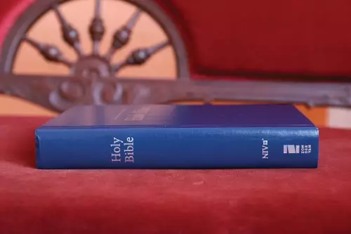 NIV, Pew and Worship Bible, Hardcover, Blue