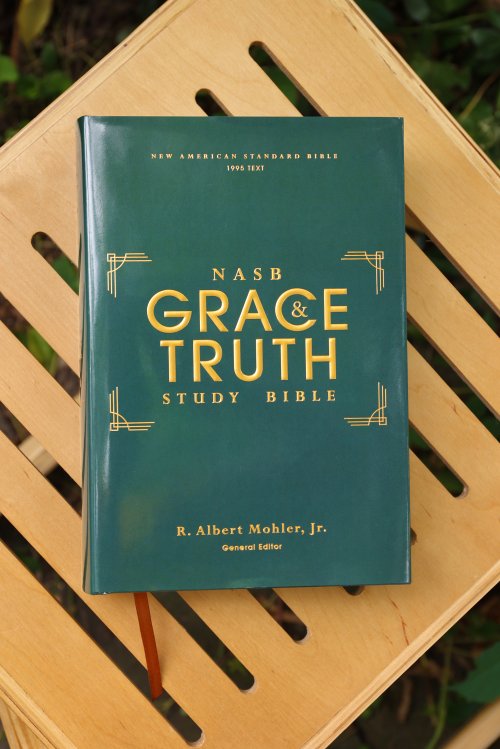 NASB, The Grace and Truth Study Bible (Trustworthy and Practical Insights), Hardcover, Green, Red Letter, 1995 Text, Comfort Print