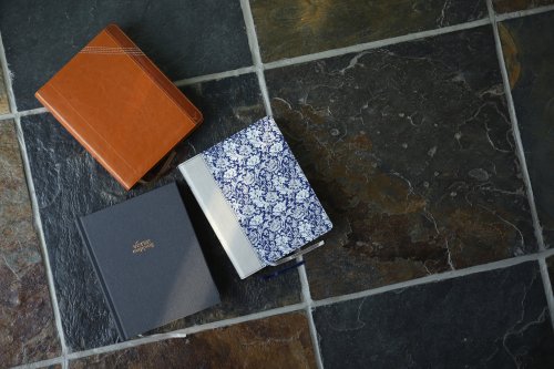 NIV, Verse Mapping Bible, Leathersoft, Navy Floral, Comfort Print