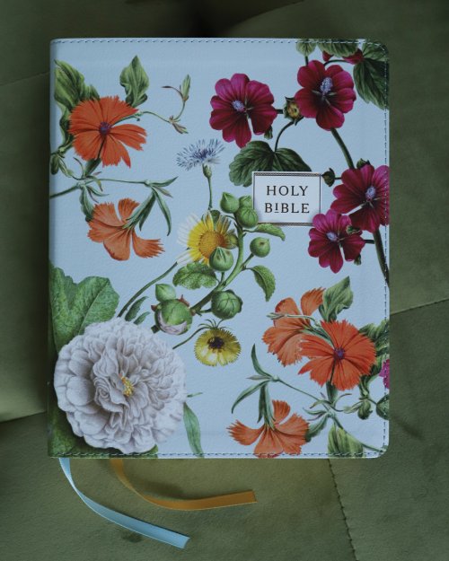 NIV, Artisan Collection Bible, Leathersoft, Blue Floral, Red Letter, Comfort Print