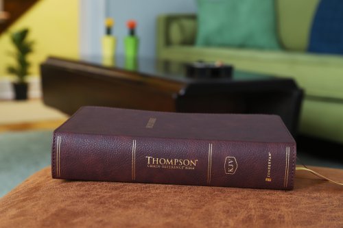 KJV, Thompson Chain-Reference Bible, Handy Size, Leathersoft, Burgundy, Red Letter, Thumb Indexed, Comfort Print