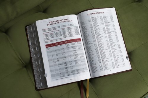 KJV, Thompson Chain-Reference Bible, Large Print, Leathersoft, Brown, Red Letter, Thumb Indexed, Comfort Print