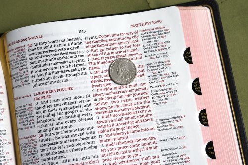 KJV, Thompson Chain-Reference Bible, Large Print, Genuine Leather, Cowhide, Black, Red Letter, Thumb Indexed, Comfort Print