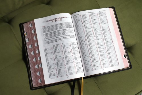 KJV, Thompson Chain-Reference Bible, Large Print, Genuine Leather, Cowhide, Black, Red Letter, Thumb Indexed, Comfort Print