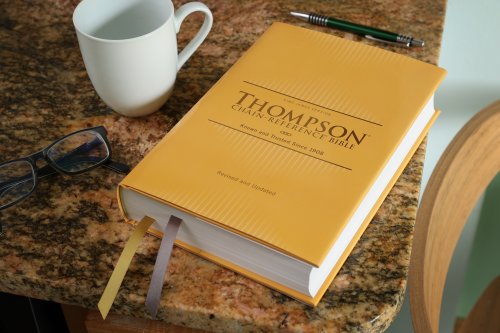 KJV, Thompson Chain-Reference Bible, Hardcover, Yellow Gold, Red Letter, Comfort Print