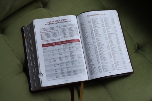 KJV, Thompson Chain-Reference Bible, Leathersoft, Burgundy, Red Letter, Thumb Indexed, Comfort Print