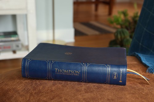 Nkjv, Thompson Chain-Reference Bible, Handy Size, Leathersoft, Navy, Red Letter, Comfort Print