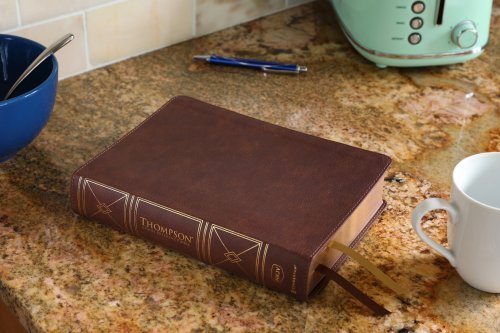 NKJV Thompson Chain-Reference Bible, Leathersoft, Brown, Red Letter, Thumb Indexed, Comfort Print