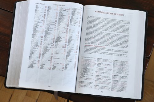 NIV, Thompson Chain-Reference Bible, Large Print, Bonded Leather, Black, Red Letter, Comfort Print