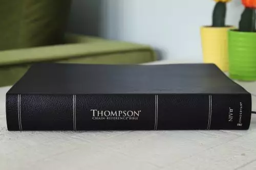 NIV, Thompson Chain-Reference Bible, Large Print, European Bonded Leather, Black, Thumb Indexed, Red Letter, Comfort Print