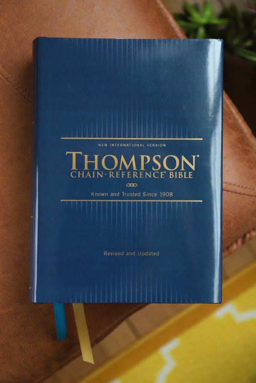 NIV, Thompson Chain-Reference Bible, Hardcover, Navy, Red Letter, Comfort Print