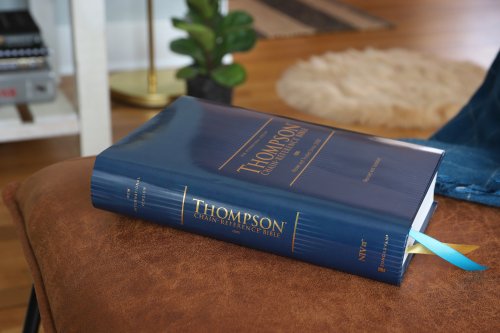 NIV, Thompson Chain-Reference Bible, Hardcover, Navy, Red Letter, Comfort Print