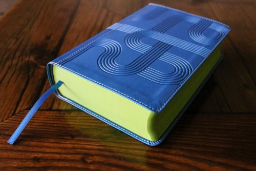 NIrV, Giant Print Compact Bible for Boys, Leathersoft, Blue, Comfort Print