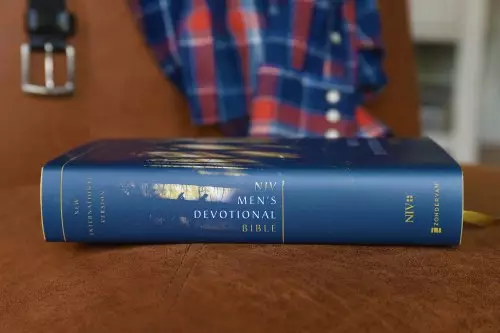 NIV, Men's Devotional Bible, Hardcover, Comfort Print