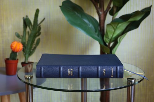 NASB, Wide Margin Bible, Genuine Leather, Calfskin, Navy, Red Letter, 1995 Text, Comfort Print