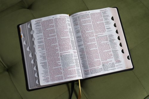 KJV, Thompson Chain-Reference Bible, Leathersoft, Black, Red Letter, Thumb Indexed, Comfort Print