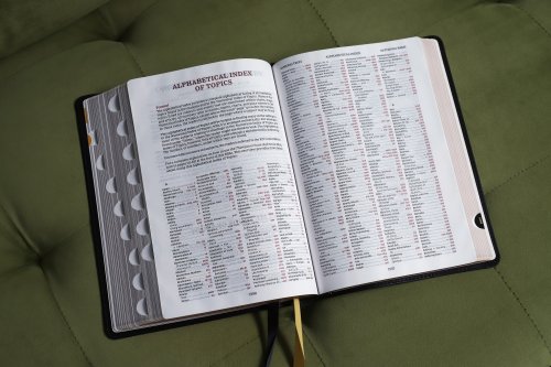 KJV, Thompson Chain-Reference Bible, Leathersoft, Black, Red Letter, Thumb Indexed, Comfort Print