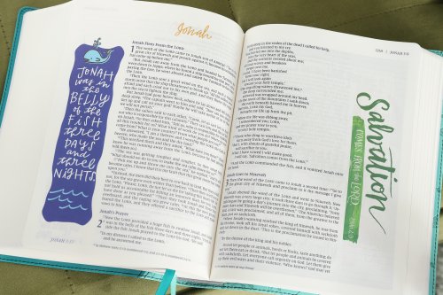 NIV, Beautiful Word Bible, Updated Edition, Peel/Stick Bible Tabs, Leathersoft, Teal, Red Letter, Comfort Print