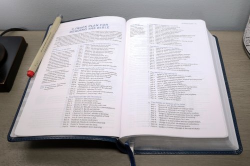 NIV Student Bible, Personal Size, Leathersoft, Navy, Comfort Print