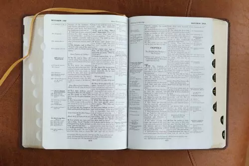 NKJV, Thompson Chain-Reference Bible, Leathersoft, Brown, Red Letter, Thumb Indexed