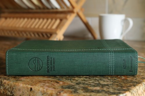 Rooted: The NIV Bible for Men, Leathersoft, Green, Comfort Print