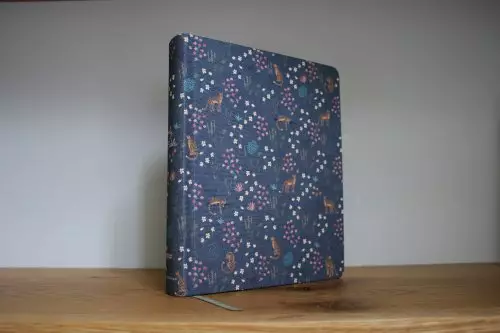 NIV, Journal the Word Bible (Perfect for Note-Taking), Double-Column, Cloth over Board, Navy Floral, Red Letter, Comfort Print