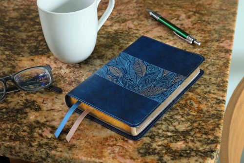 NIV, Thinline Bible, Compact, Leathersoft, Blue Floral, Red Letter, Comfort Print