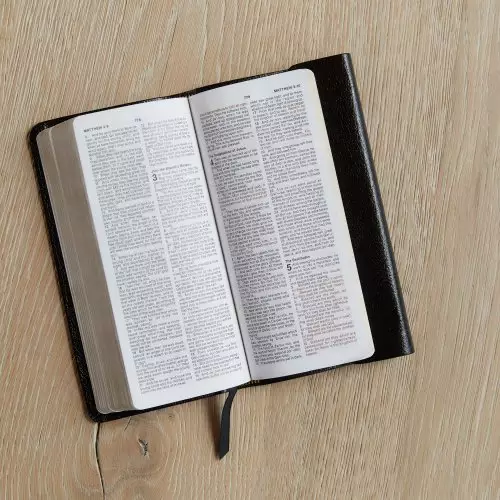 KJV Classic Companion Bible:  Black Bonded Leather, Snap Flap