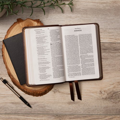 NKJV, Value Thinline Bible, Compact, Imitation Leather, Black, Red Letter Edition