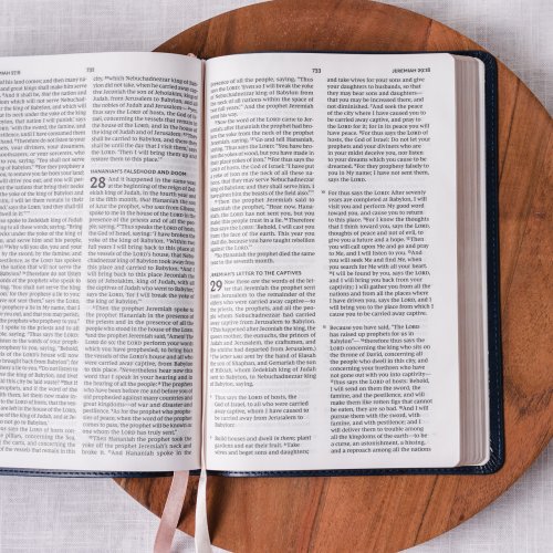 NKJV, Value Thinline Bible, Large Print, Imitation Leather, Black, Red Letter Edition