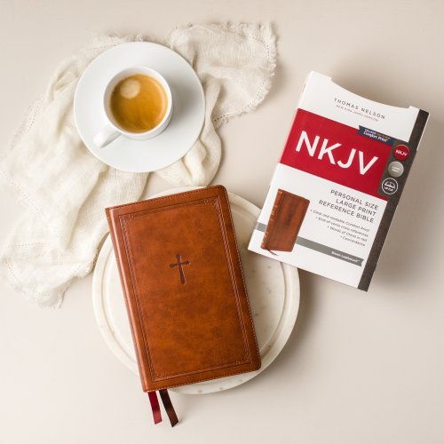 NKJV, End-of-Verse Reference Bible, Personal Size Large Print, Leathersoft, Brown, Red Letter, Comfort Print