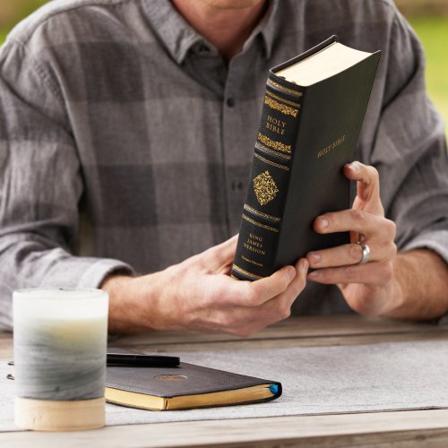 KJV, Personal Size Reference Bible, Sovereign Collection, Leathersoft, Black, Red Letter, Thumb Indexed, Comfort Print