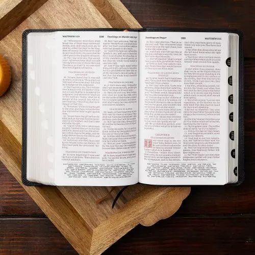 KJV, Personal Size Reference Bible, Sovereign Collection, Leathersoft, Black, Red Letter, Thumb Indexed, Comfort Print