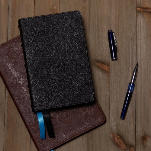 KJV Holy Bible: Compact, Black Genuine Leather, Comfort Print: King James Version (Maclaren Series)