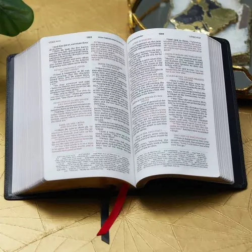 NKJV, Personal Size Reference Bible, Sovereign Collection, Genuine Leather, Black, Red Letter, Comfort Print