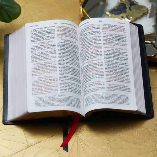 NKJV, Personal Size Reference Bible, Sovereign Collection, Genuine Leather, Black, Red Letter, Thumb Indexed, Comfort Print