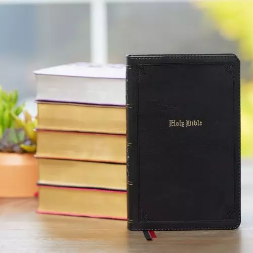 KJV Holy Bible: Large Print Single-Column with 43,000 End-of-Verse Cross References, Black Leathersoft, Personal Size, Red Letter, Comfort Print: King James Version