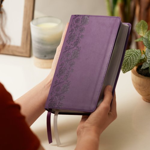 KJV Holy Bible: Large Print Single-Column with 43,000 End-of-Verse Cross References, Purple Leathersoft, Personal Size, Red Letter, (Thumb Indexed): King James Version