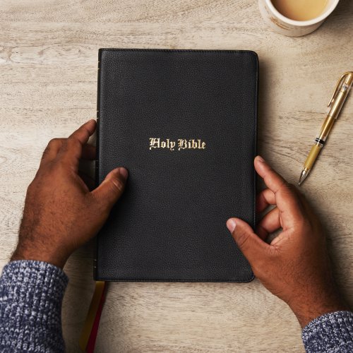 KJV Holy Bible: Super Giant Print with 43,000 Cross References, Black Genuine Leather, Red Letter, Comfort Print: King James Version