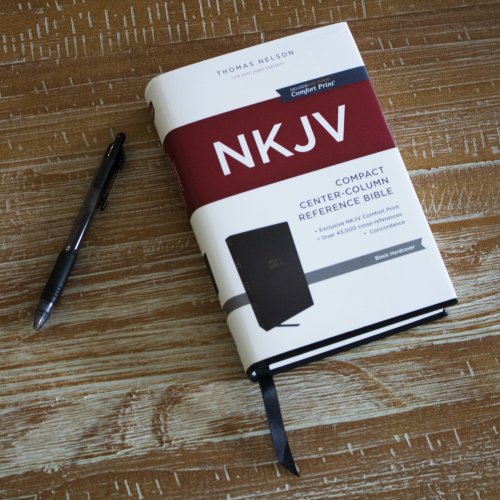 NKJV, Compact Center-Column Reference Bible, Hardcover, Red Letter, Comfort Print