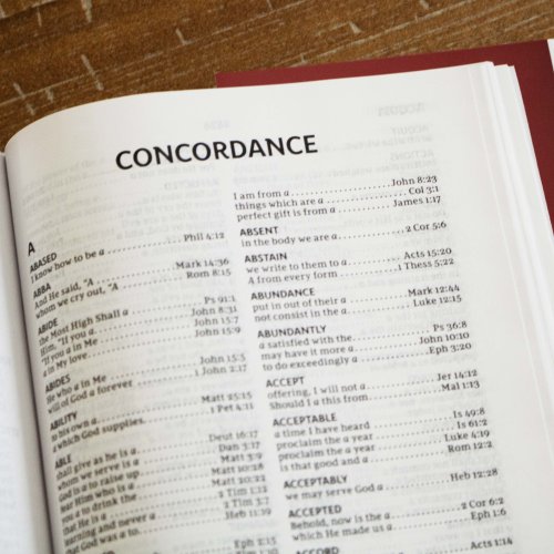 NKJV, Compact Center-Column Reference Bible, Black Genuine Leather, Red Letter, Comfort Print