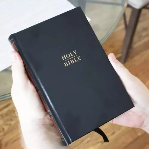 KJV Holy Bible: Compact Bible with 43,000 Center-Column Cross References, Black Hardcover, Red Letter, Comfort Print: King James Version