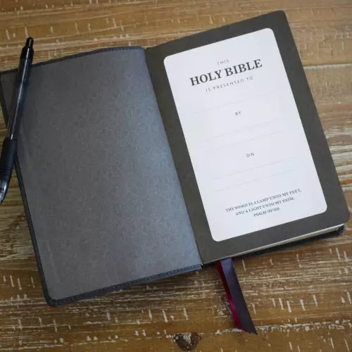 KJV Holy Bible: Compact Bible with 43,000 Center-Column Cross References, Brown Leathersoft, Red Letter, Comfort Print (Thumb Indexing): King James Version