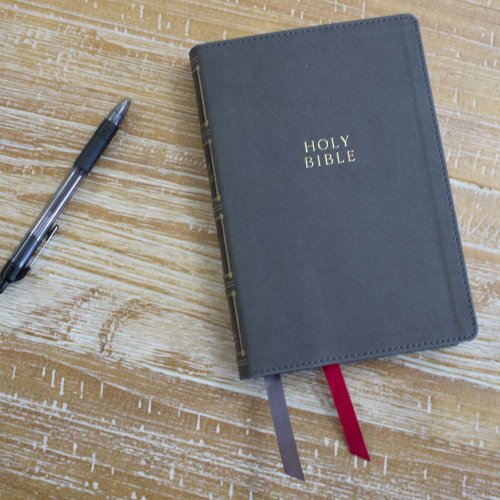 KJV Holy Bible: Compact Bible with 43,000 Center-Column Cross References, Gray Leathersoft, Red Letter, Comfort Print: King James Version